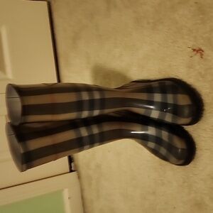 Burberry boots